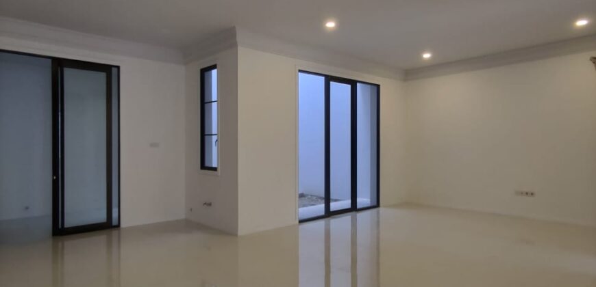 DIJUAL RUMAH TOWNHOUSE DI KEMANG TIMUR JAKARTA SELATAN