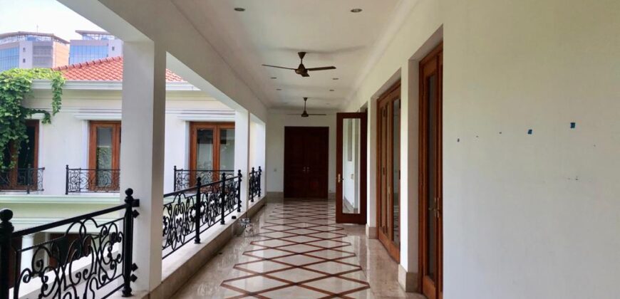 Dijual Rumah di Kebayoran Baru Dekat SCBD