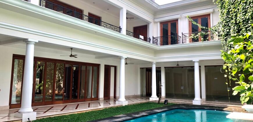 Dijual Rumah di Kebayoran Baru Dekat SCBD