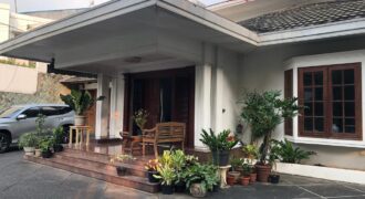 Dijual Rumah di Kebayoran Baru Lokasi Strategis Jalan 2 Mobil