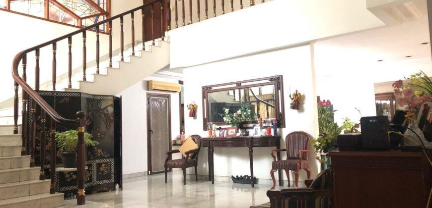 Dijual Rumah di Kebayoran Baru Lokasi Strategis Jalan 2 Mobil