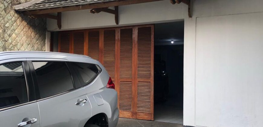 Dijual Rumah di Kebayoran Baru Lokasi Strategis Jalan 2 Mobil
