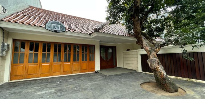 Disewakan Rumah Asri di Kebayoran Baru, Jakarta Selatan