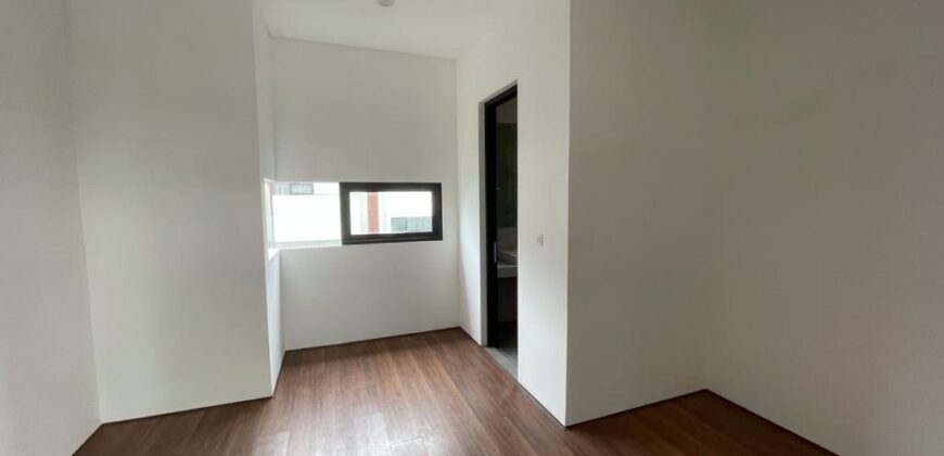 Dijual Rumah Baru Townhouse di Pondok Indah Jakarta Selatan