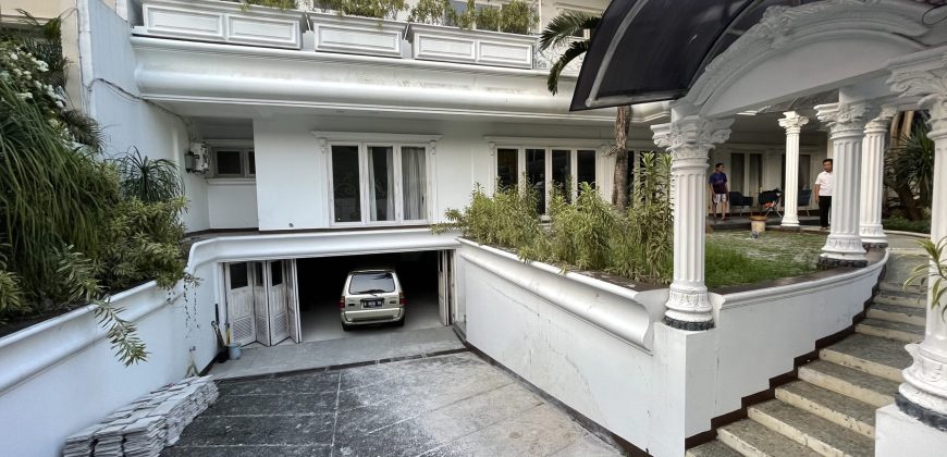 Disewakan Rumah di Kebayoran Baru Jakarta Selatan