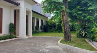 Dijual/ Disewa Rumah Mewah Asri di Kemang Jakarta Selatan