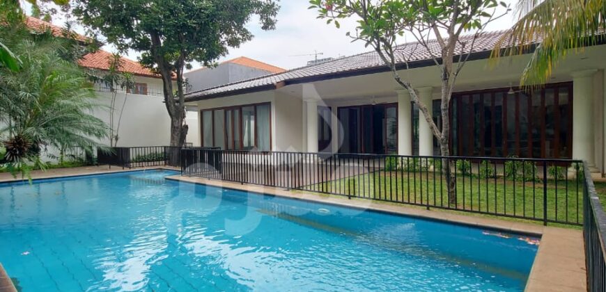 Dijual/ Disewa Rumah Mewah Asri di Kemang Jakarta Selatan