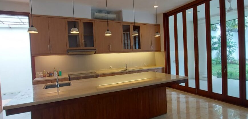 Dijual/ Disewa Rumah Mewah Asri di Kemang Jakarta Selatan