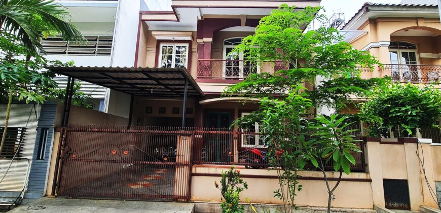 RUMAH MITRA GADING VILLA BEBAS BANJIR DAN BAGUS