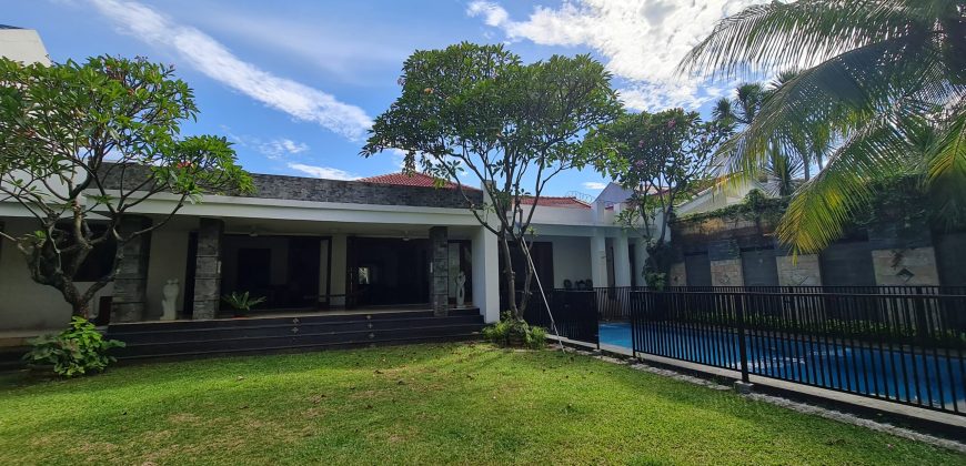 Very Nice house in kenanga Jeruk Purut with Big Garden & Spool