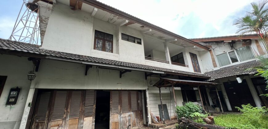 Dijual Rumah Tua rapih lokasi bagus Taman Duta Pondok indah