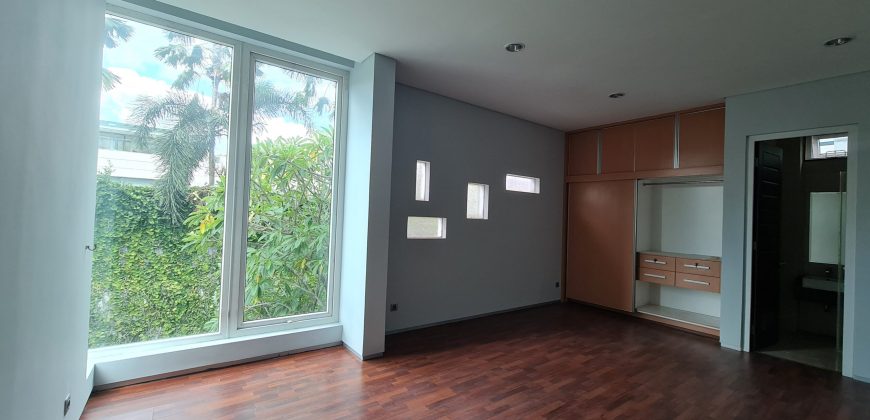 FOR RENT MODERN HOUSE INSIDE PRIVATE COMPLEX IN JALAN BANGKA