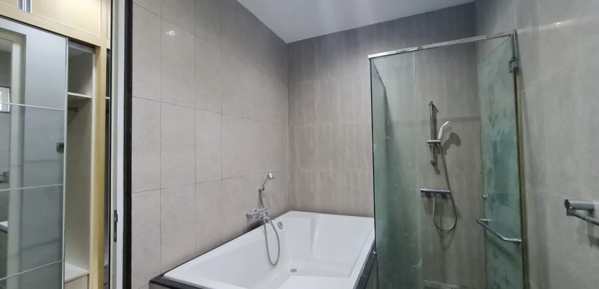 FOR RENT MODERN HOUSE INSIDE PRIVATE COMPLEX IN JALAN BANGKA