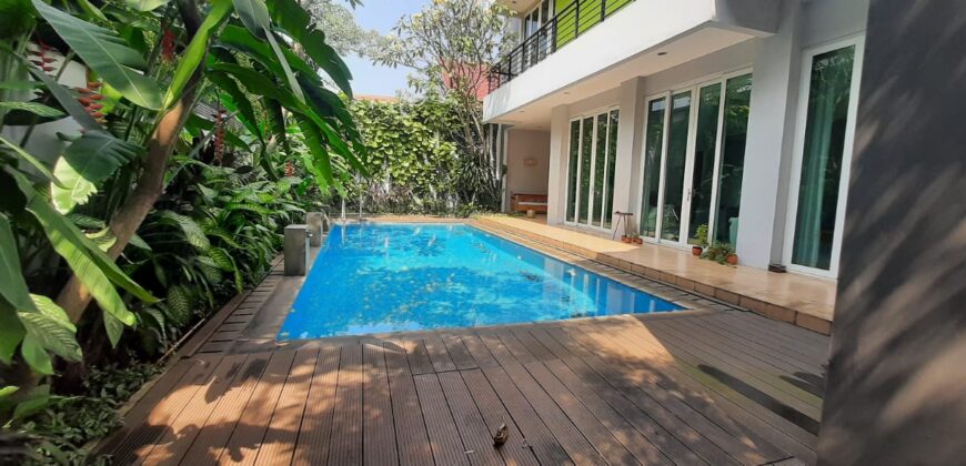 FOR RENT MODERN HOUSE INSIDE PRIVATE COMPLEX IN JALAN BANGKA