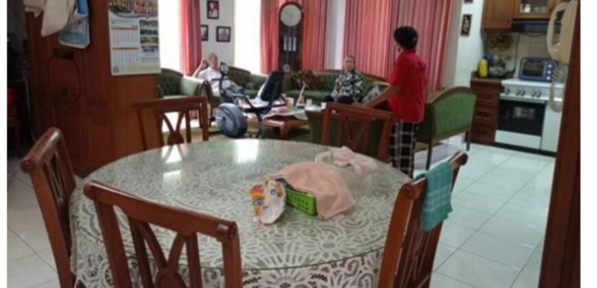 Dijual Rumah Lama di Hangtuah Kebayoran Baru