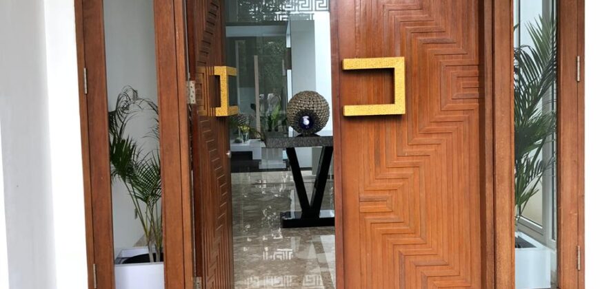 Dijual Rumah di Kemang selatan Semi Furnished