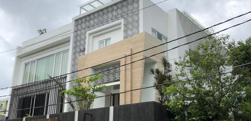 Dijual Rumah di Kemang selatan Semi Furnished