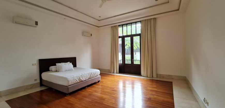 FOR RENT LUXURIUS MODERN HOUSE PEJATEN BARAT IN COMPOUND