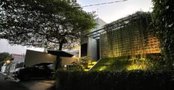DIJUAL RUMAH BERNUANSA VILLA DI KEBAYORAN BARU