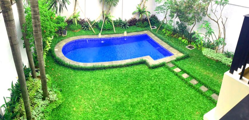 Dijual Rumah Mewah lokasi sangat strategis & BEBAS BANJIR