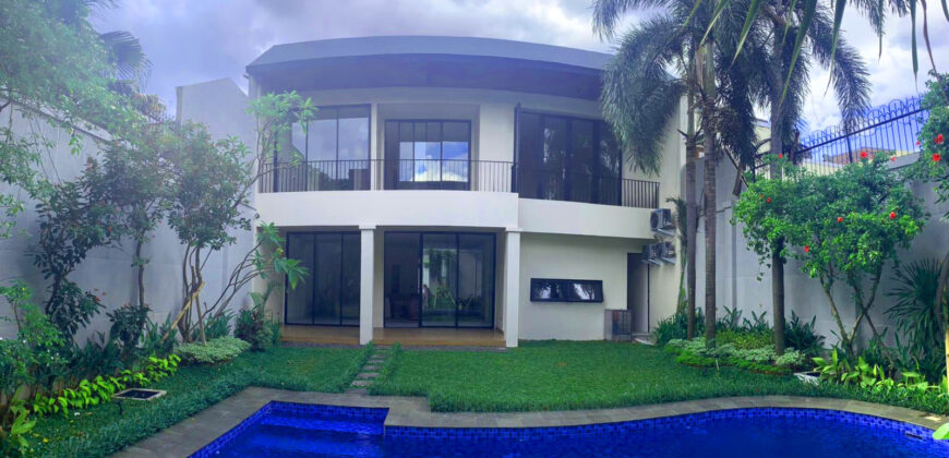 Dijual Rumah Mewah lokasi sangat strategis & BEBAS BANJIR