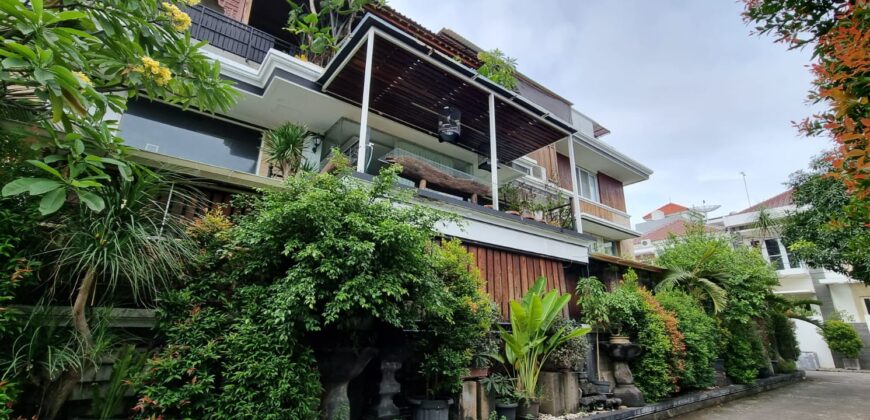 Dijual Rumah Etnik Mewah 3 Lantai dikawasan Sunter