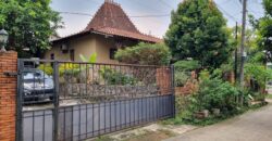 Dijual Rumah Klasik ada paviliun 2 lantai di Depok