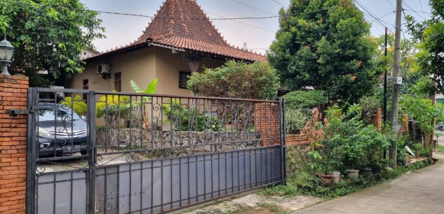 Dijual Rumah Klasik ada paviliun 2 lantai di Depok