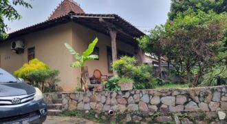 Dijual Rumah Klasik ada paviliun 2 lantai di Depok