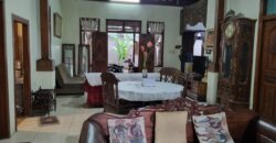 Dijual Rumah Klasik ada paviliun 2 lantai di Depok