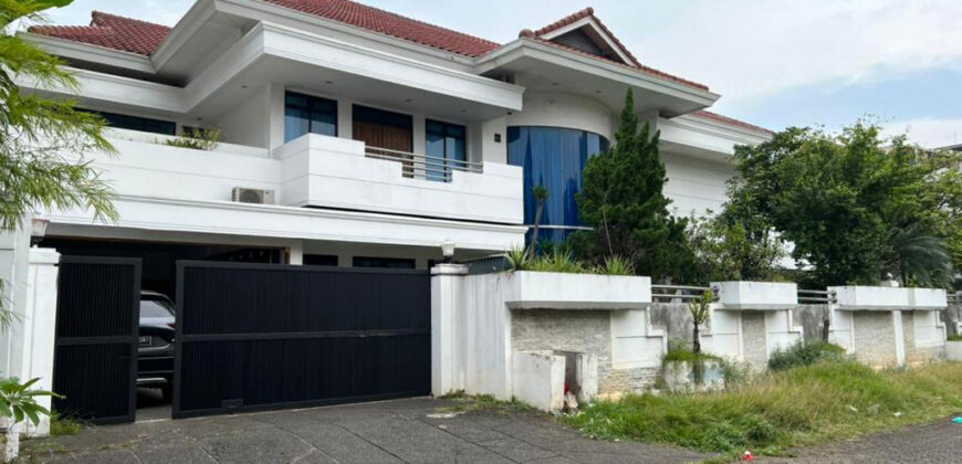 Rumah Mewah di Taman Kedoya Permai