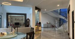 Rumah Mewah di Taman Kedoya Permai