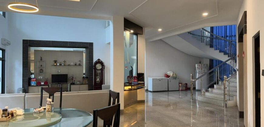 Rumah Mewah di Taman Kedoya Permai