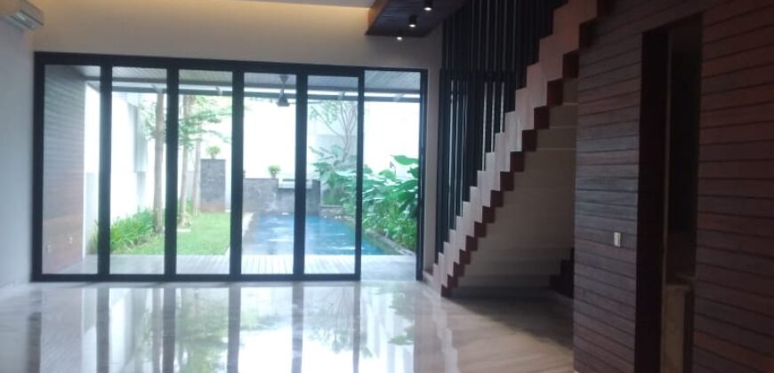 Modern luxurious and comfortable house in the complex