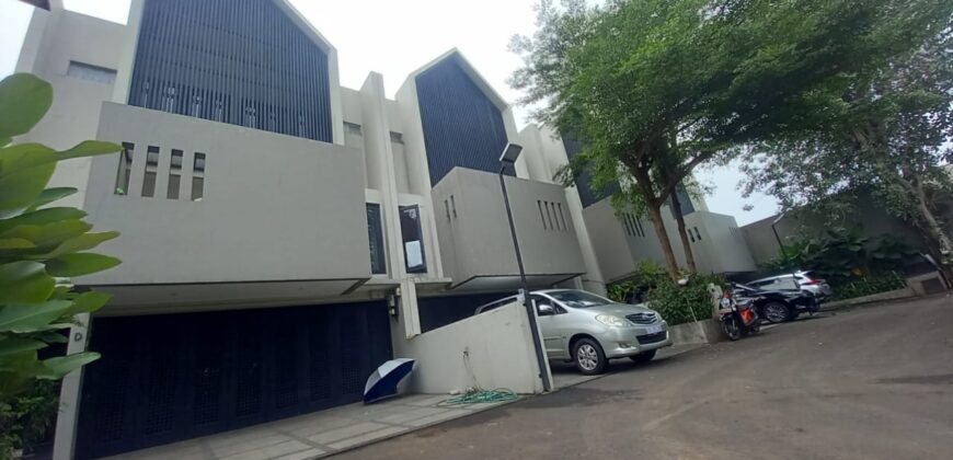 Modern luxurious and comfortable house in the complex