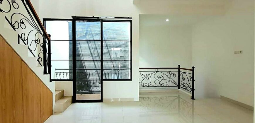 Rumah 2 Lantai Bagus Unfurnished SHM di Duren Sawit