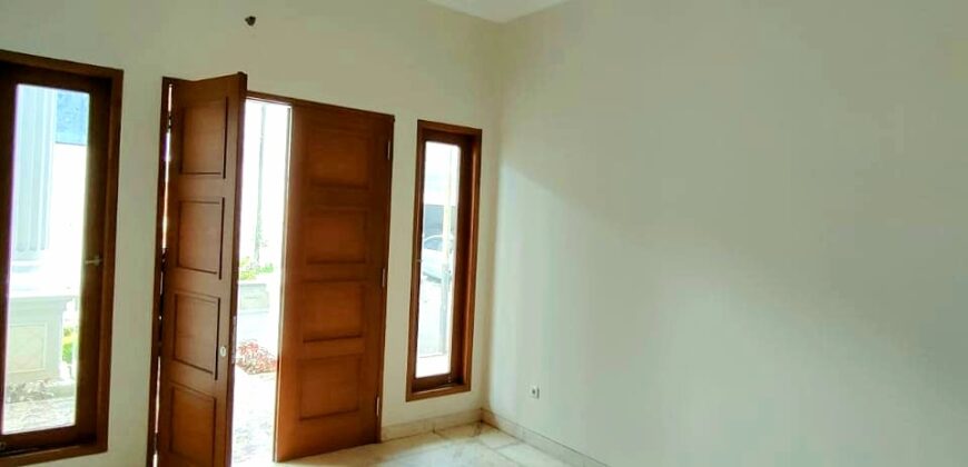 Rumah 2 Lantai Bagus Unfurnished SHM di Duren Sawit
