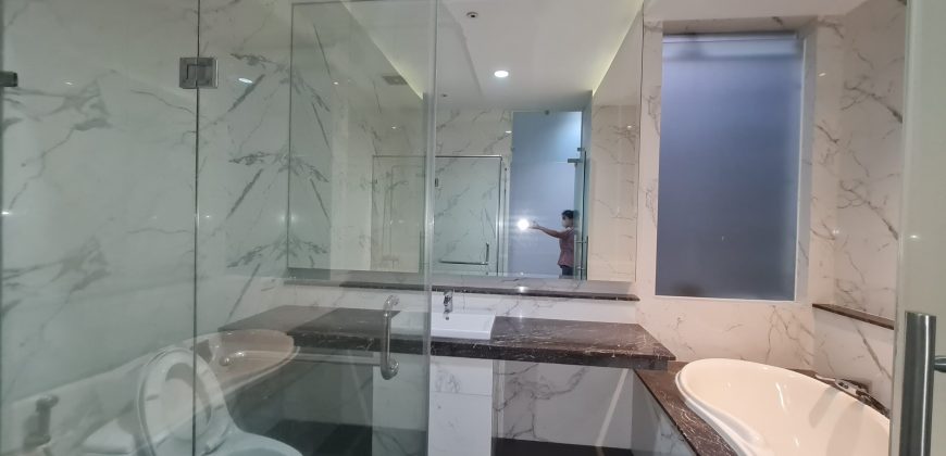 Modern House In Kebayoran Baru With Spool Garden