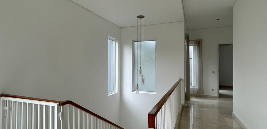 Bright Modern House Good Air Circulation