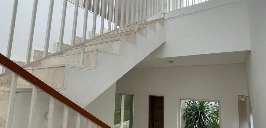 Bright Modern House Good Air Circulation