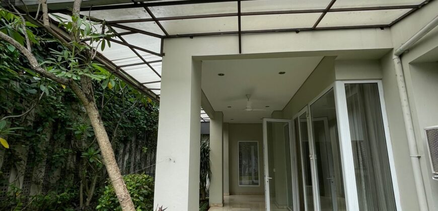 Bright Modern House Good Air Circulation