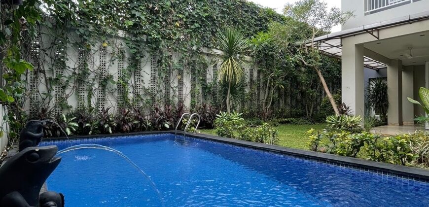 Bright Modern House Good Air Circulation