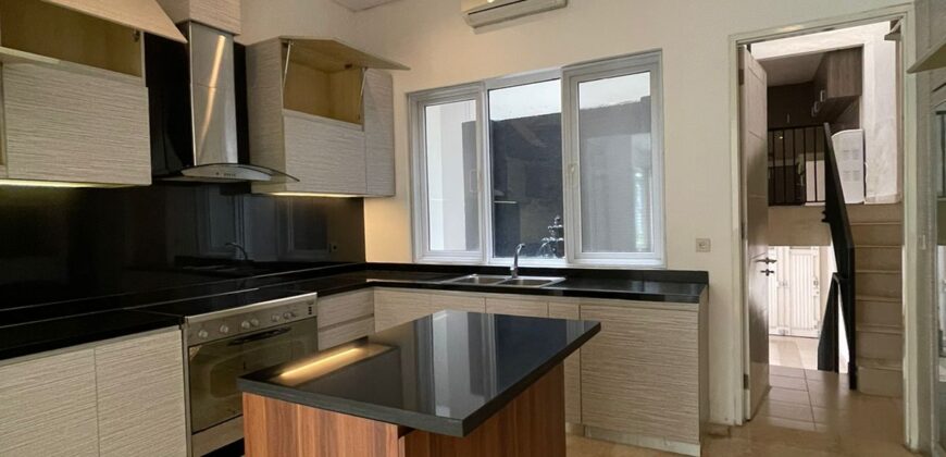 Bright Modern House Good Air Circulation