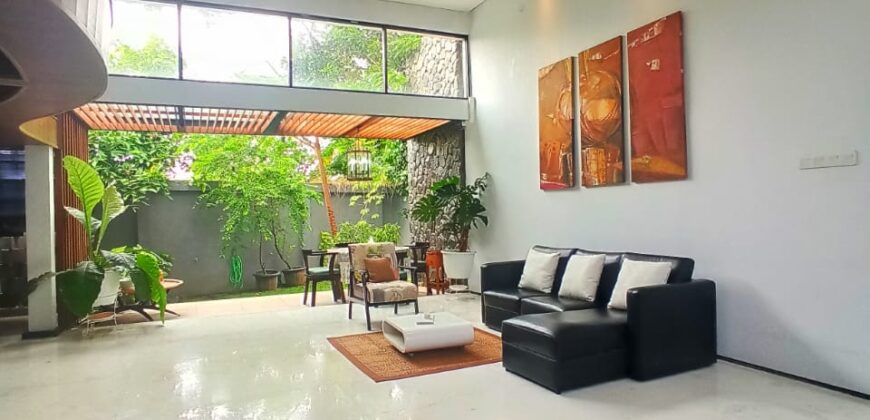 Rumah cantik Asri Lebak Bulus dekat Rs fatmawati