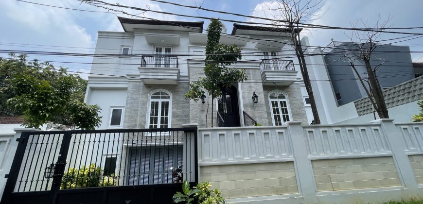 Rumah Mewah Bagus Lokasi Strategis Dekat Jalan Utama