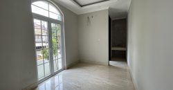 Rumah Mewah Bagus Lokasi Strategis Dekat Jalan Utama