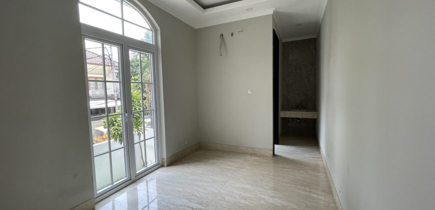 Rumah Mewah Bagus Lokasi Strategis Dekat Jalan Utama