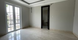 Rumah Mewah Bagus Lokasi Strategis Dekat Jalan Utama