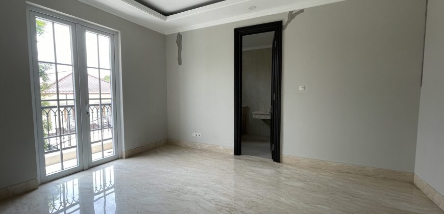 Rumah Mewah Bagus Lokasi Strategis Dekat Jalan Utama