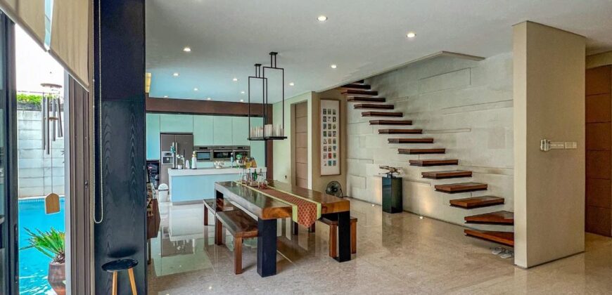 RUMAH MEWAH SIAP HUNI TROPICAL HOUSE